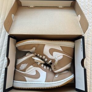 Jordan 1 Mid Gum Yellow